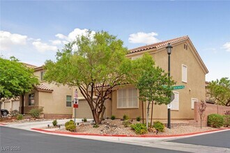 802 Warwick Castle Dr in Las Vegas, NV - Building Photo - Building Photo