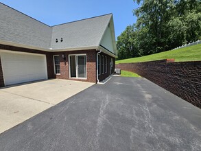 8638 Reedy Creek Rd in Bristol, VA - Building Photo - Building Photo
