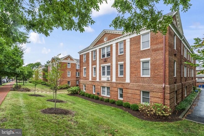 property at 922 S Washington St