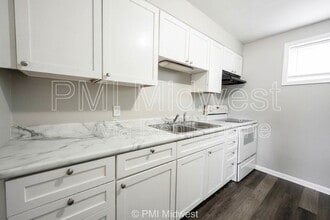 7046 US-36 in Avon, IN - Foto de edificio - Building Photo