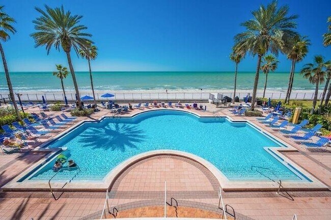 16550 Gulf Blvd, Unit 545 in North Redington Beach, FL - Foto de edificio - Building Photo