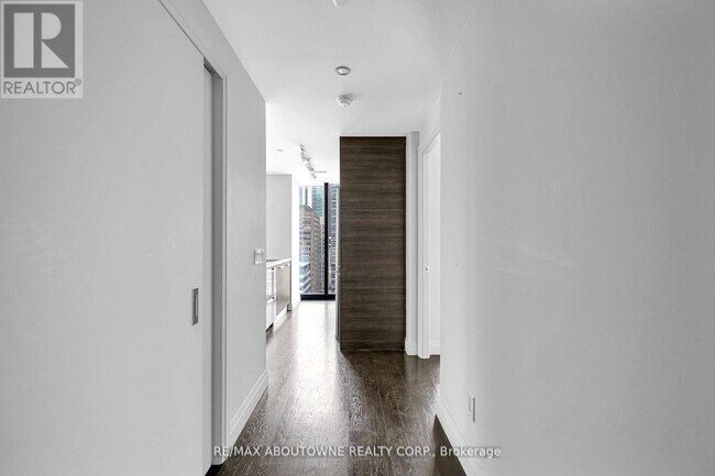 2906-224-1224 King St W in Toronto, ON - Building Photo - Building Photo