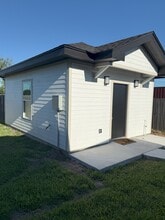 5712 Abbey Ct, Unit A in Brownsville, TX - Foto de edificio - Building Photo