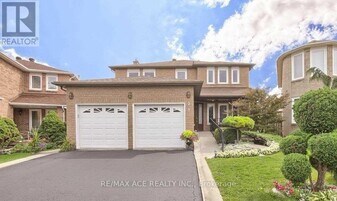25 Pilkington Crescent in Vaughan, ON - Building Photo