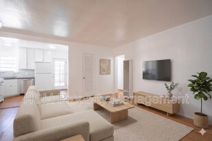 1781 1/2 Washington Way in Los Angeles, CA - Building Photo