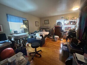 1112 E Knapp St in Milwaukee, WI - Building Photo - Interior Photo