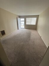 105 Edgehill Dr, Unit 107 in Pulaski, TN - Foto de edificio - Building Photo