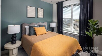 1015 N Alexander St, Unit A6 in Charlotte, NC - Foto de edificio - Building Photo