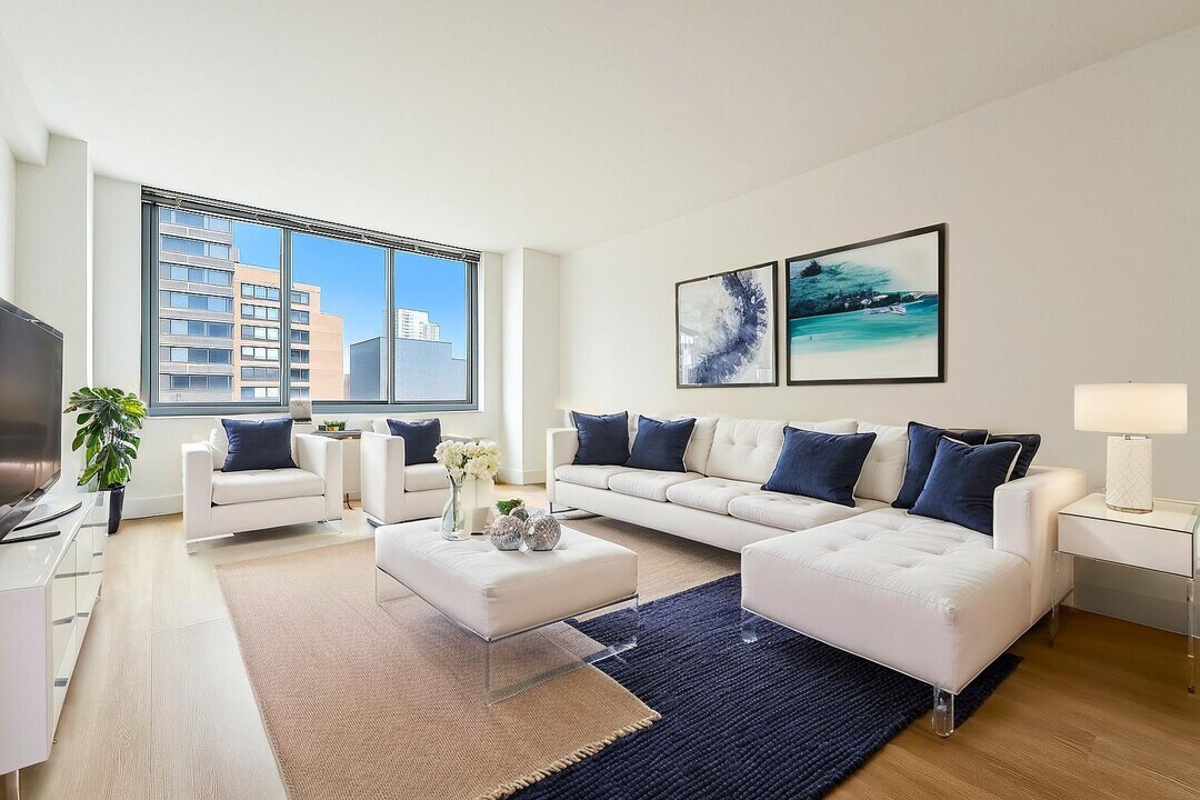 1735 York Ave in New York, NY - Building Photo