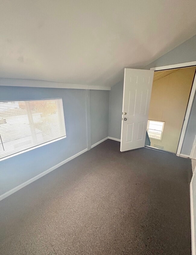 9752 S Avenue J in Chicago, IL - Foto de edificio - Building Photo