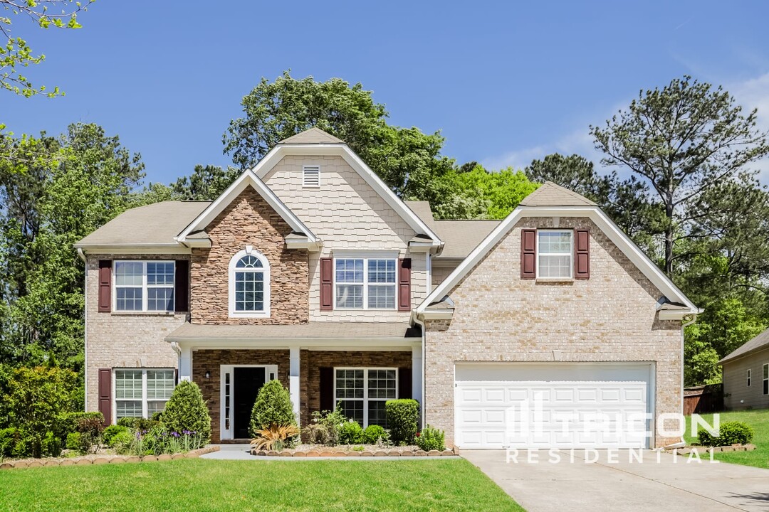 1209 Shelbourne Wy in Locust Grove, GA - Foto de edificio
