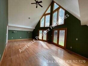 1835 Granite St in Hendersonville, NC - Building Photo - Building Photo