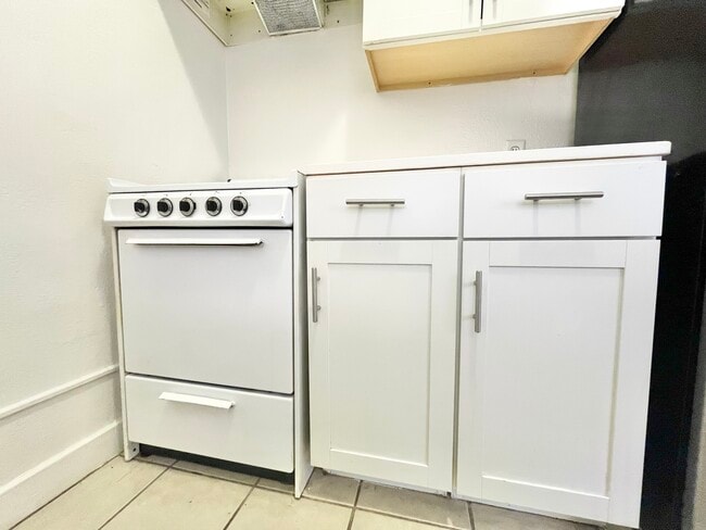 1735 N Gramercy Pl in Los Angeles, CA - Building Photo - Building Photo