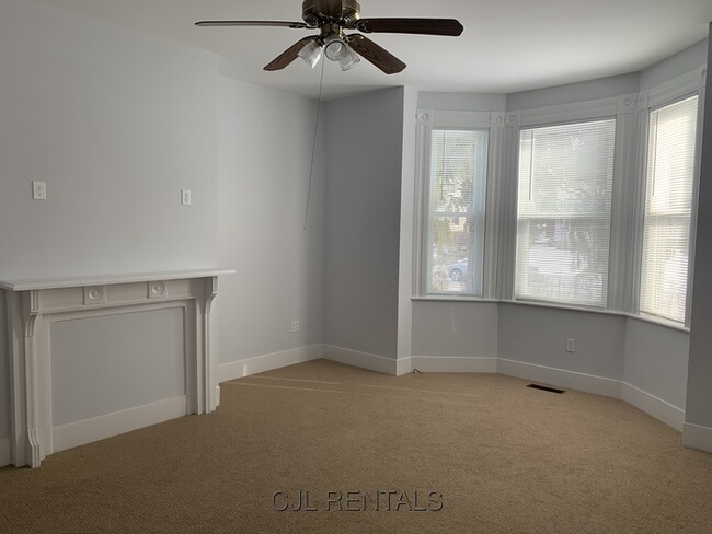 275 Crescent St in Waltham, MA - Building Photo - Building Photo
