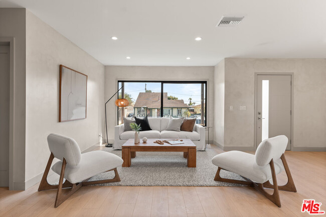 7833 Naylor Ave in Los Angeles, CA - Building Photo - Building Photo