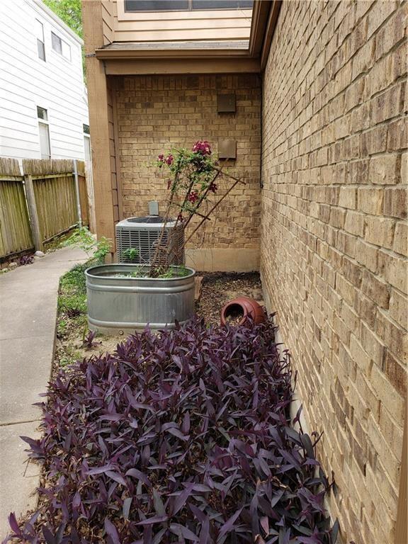 8322 Greenslope Dr in Austin, TX - Foto de edificio - Building Photo