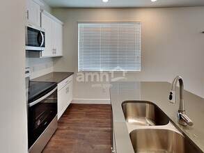 8235 Joyce St in Arvada, CO - Foto de edificio - Building Photo