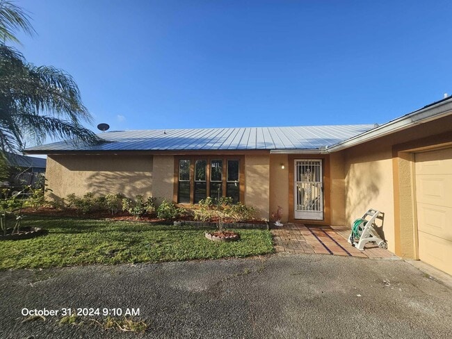 788 SE River Ct in Port St. Lucie, FL - Building Photo - Building Photo