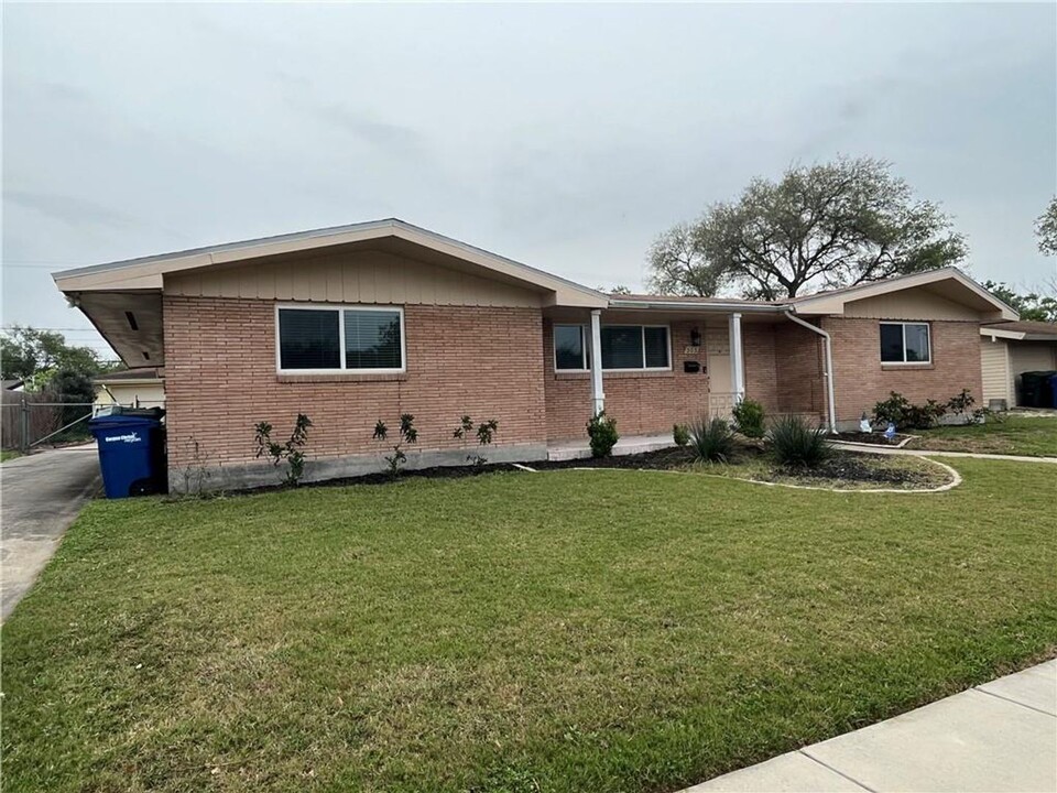 505 Fairfield Dr in Corpus Christi, TX - Building Photo