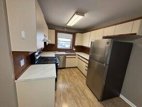 333 Erb St. W in Waterloo, ON - Building Photo - Building Photo