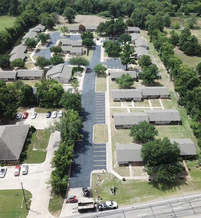 Golden Acres Retirement Center in Paris, TX - Building Photo