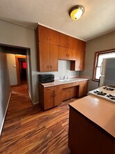 1148 36th St, Unit #1 in Des Moines, IA - Foto de edificio - Building Photo