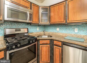6145 Stonepath Cir in Centreville, VA - Building Photo - Building Photo