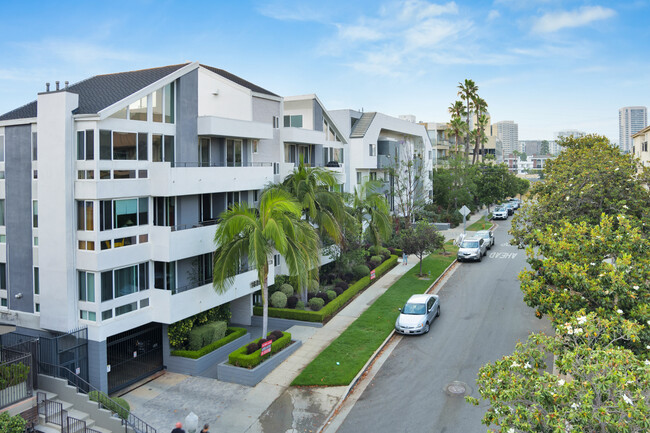 1835 Holmby Avenue in Los Angeles, CA - Building Photo - Building Photo