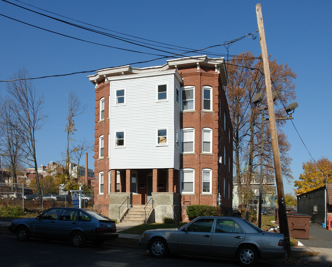 15 Winthrop St in New Britain, CT - Building Photo - Building Photo