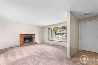 7012 NE 56th Ave in Vancouver, WA - Building Photo - Building Photo
