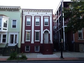 386 Madison Ave, Unit Garden Level in Albany, NY - Building Photo