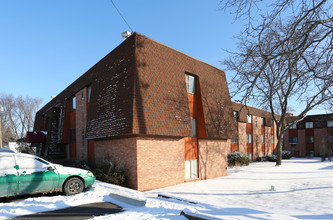 Garfield Manor Apartments in Warren, OH - Building Photo - Building Photo