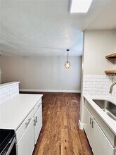 2211 S Vernon Ave in Dallas, TX - Foto de edificio - Building Photo