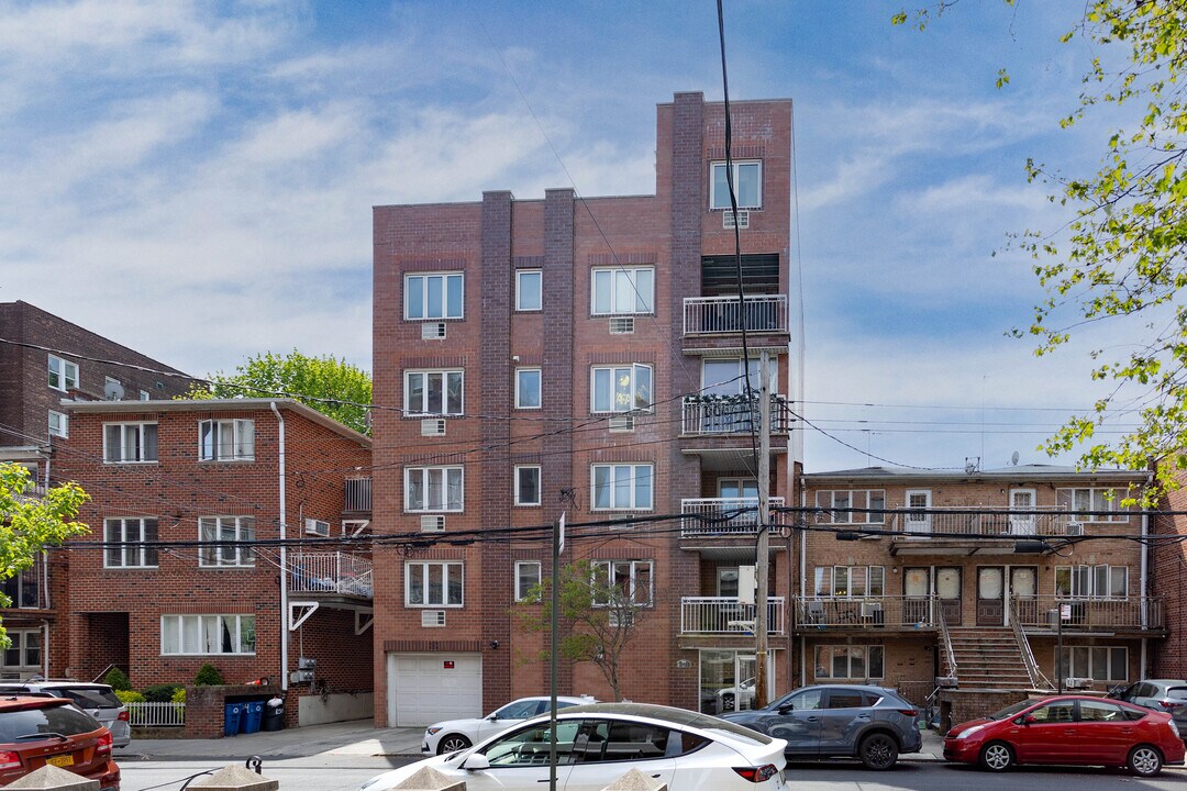 1552 E 14th St in Brooklyn, NY - Foto de edificio