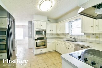 11715 Parkriver Dr in Houston, TX - Building Photo - Building Photo