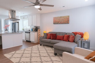 445 Short Hills Dr in Charlotte, NC - Foto de edificio - Building Photo