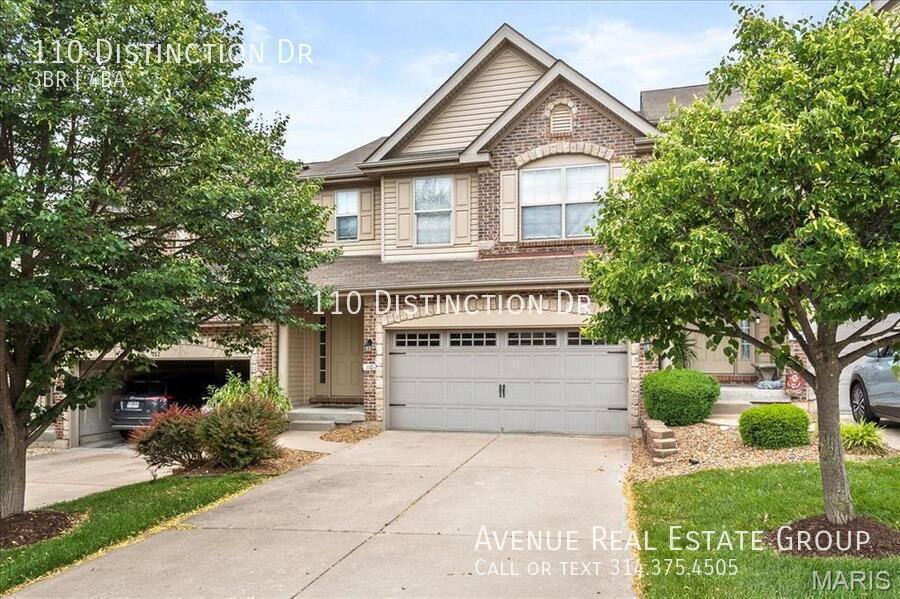 110 Distinction Dr in Lake St. Louis, MO - Building Photo