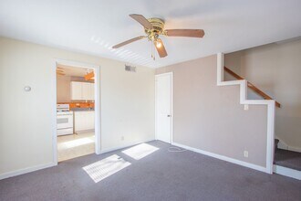 56 Thompson Cir in Newark, DE - Building Photo - Building Photo
