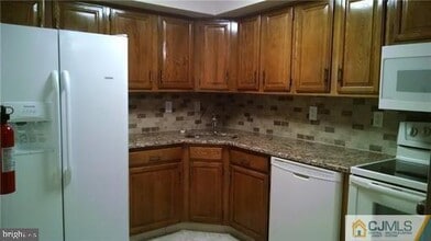 620 Aspen Dr in Plainsboro, NJ - Building Photo - Building Photo