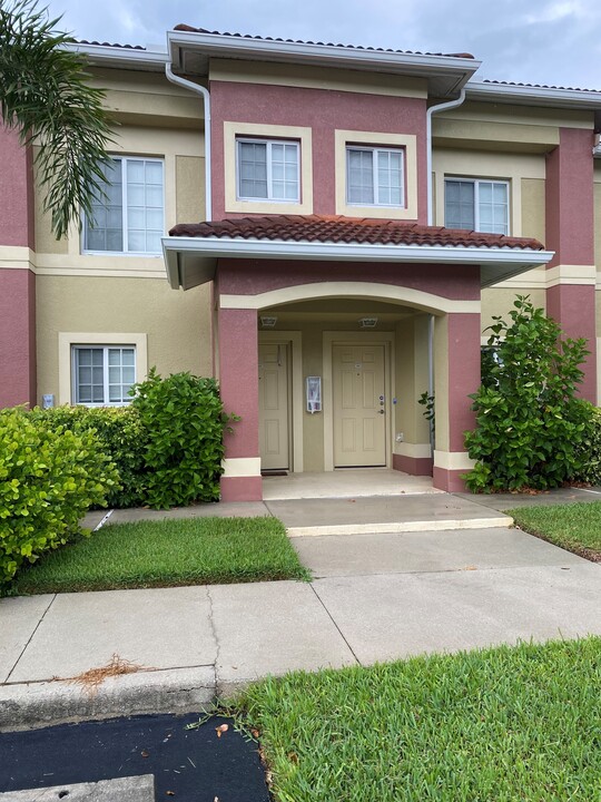 9420 Ivy Brook Run in Ft. Myers, FL - Building Photo