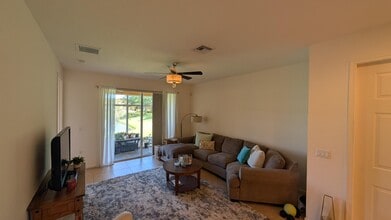 828 Langrove Ave SW in Vero Beach, FL - Building Photo - Building Photo