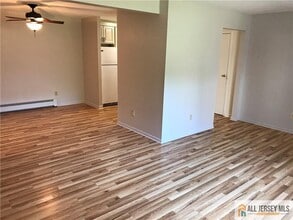 819 Cricket Ln in Woodbridge Township, NJ - Building Photo - Building Photo