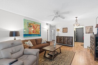 2270 NE 68th St in Fort Lauderdale, FL - Foto de edificio - Building Photo