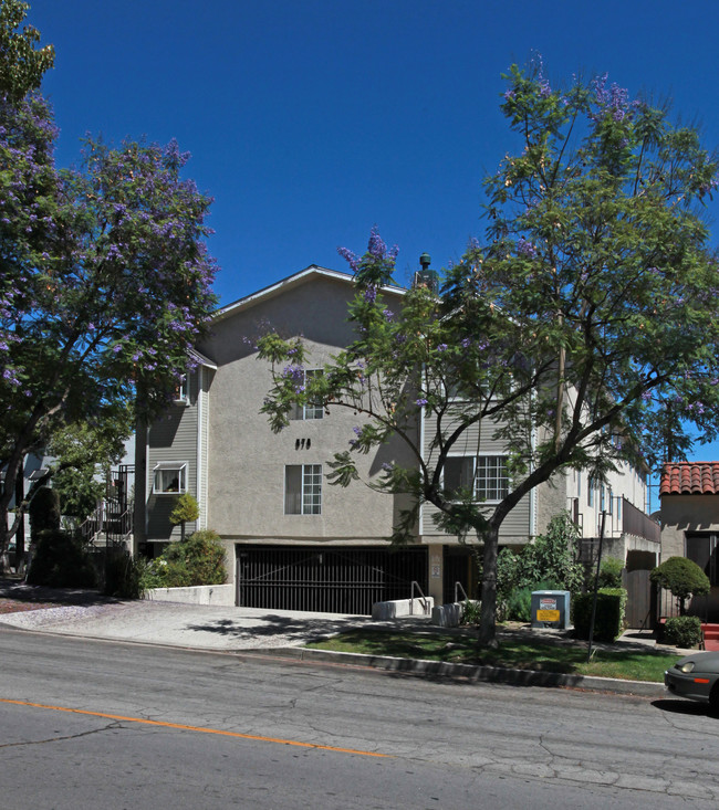 576 E Verdugo Ave in Burbank, CA - Building Photo - Building Photo