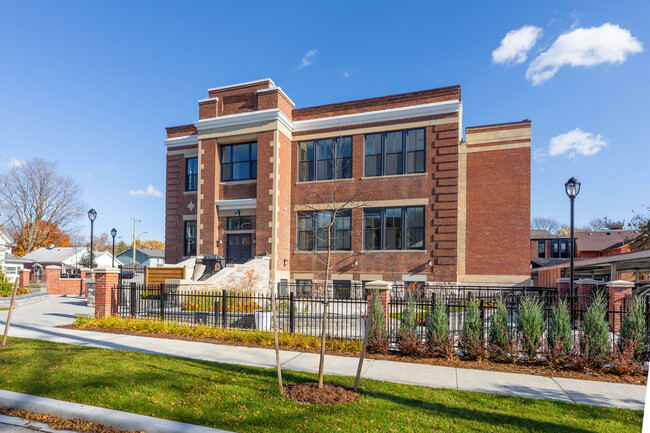 King George School Lofts in Newmarket, ON - Building Photo - Building Photo