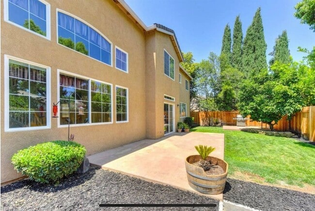 2348 Marina Glen Way in Sacramento, CA - Building Photo - Building Photo