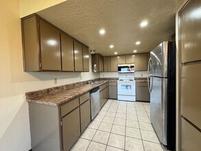 8309 NW 7th St in Oklahoma City, OK - Building Photo - Building Photo