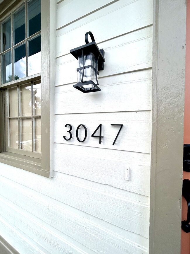 3047 Maurepas St, Unit 3047 in New Orleans, LA - Foto de edificio - Building Photo