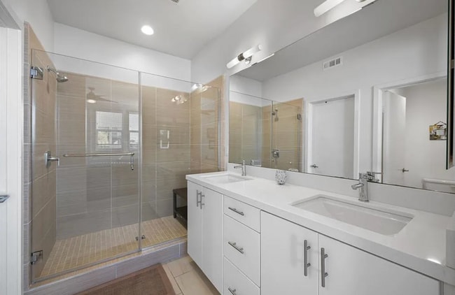 1562- Vista del Mar Way in Oceanside, CA - Building Photo - Building Photo