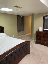 7167 St Charles Pl in Kalamazoo, MI - Foto de edificio - Building Photo